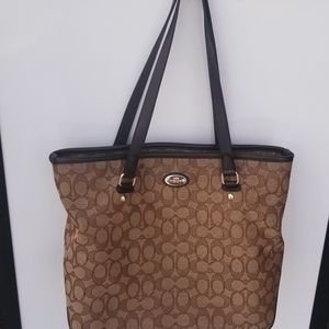 Coach Medium Tote in Signature Canvas